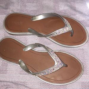 💎Pretty Bejeweled Sandals!💎